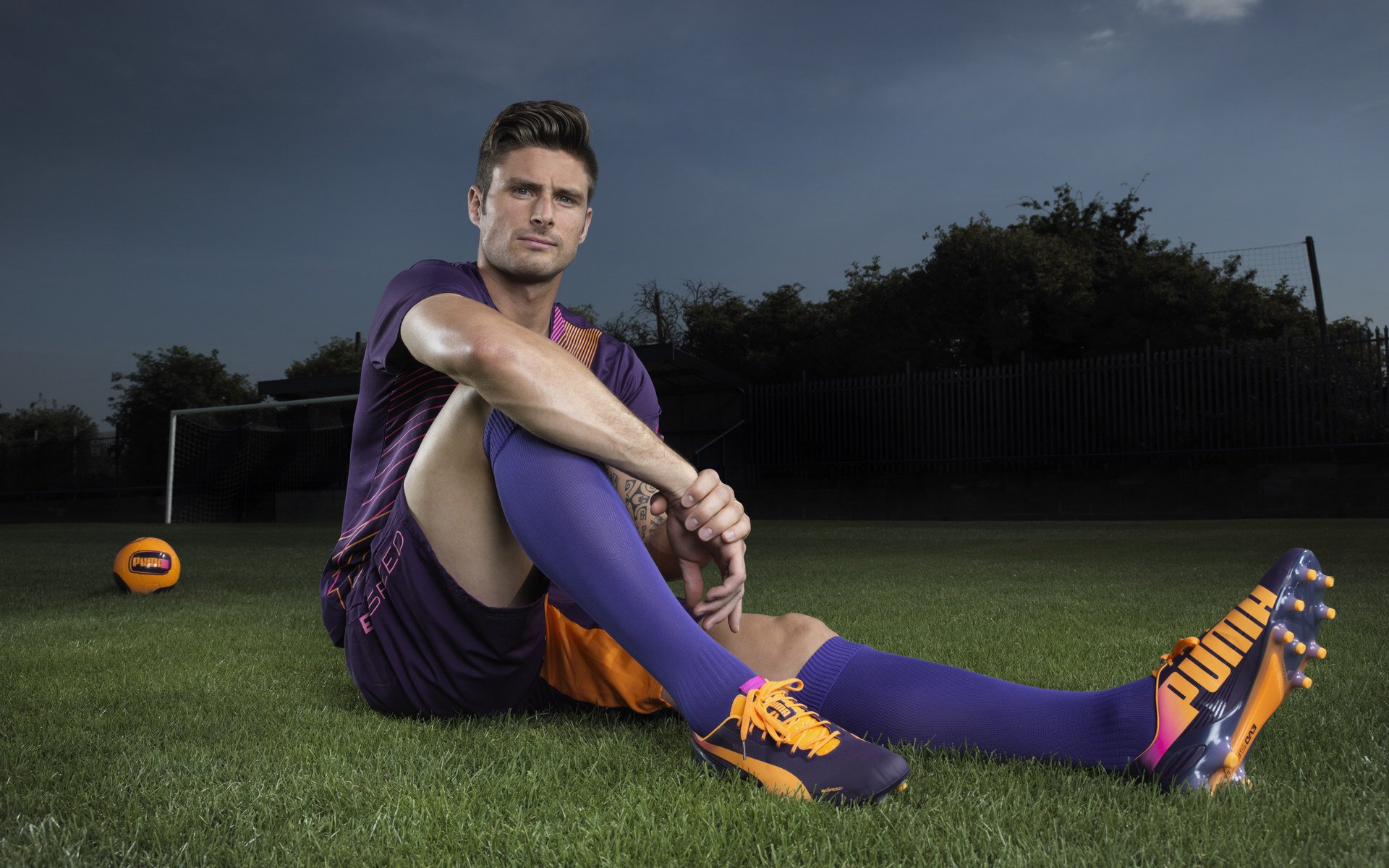 拜仁中场防守拦截成功率极高,拜仁中场球员